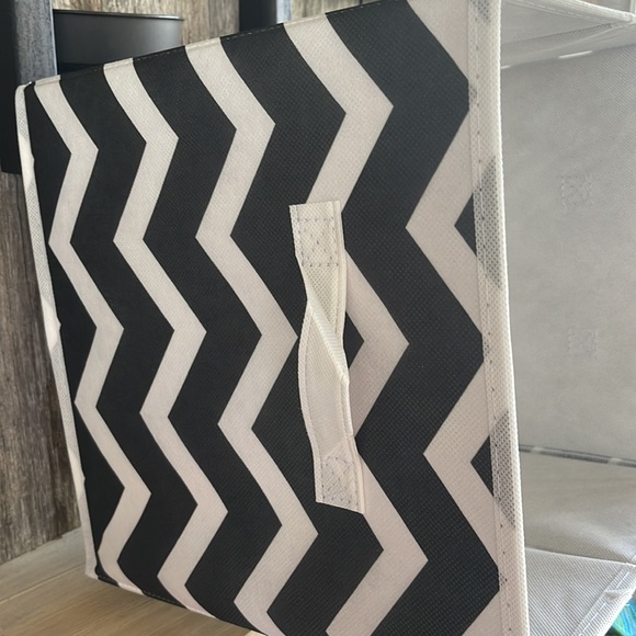 NWT Get Organized with this CuteBlack and White Chevron Stripes Storage Bin Cube - Picture 2 of 7